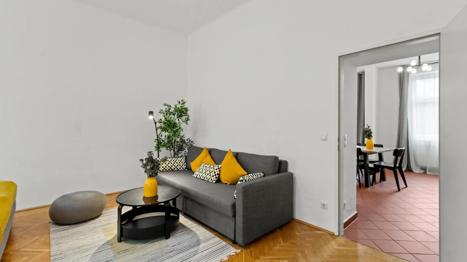 וינה Close To U3 Metro I 15 Minutes To Shopping Street דירה